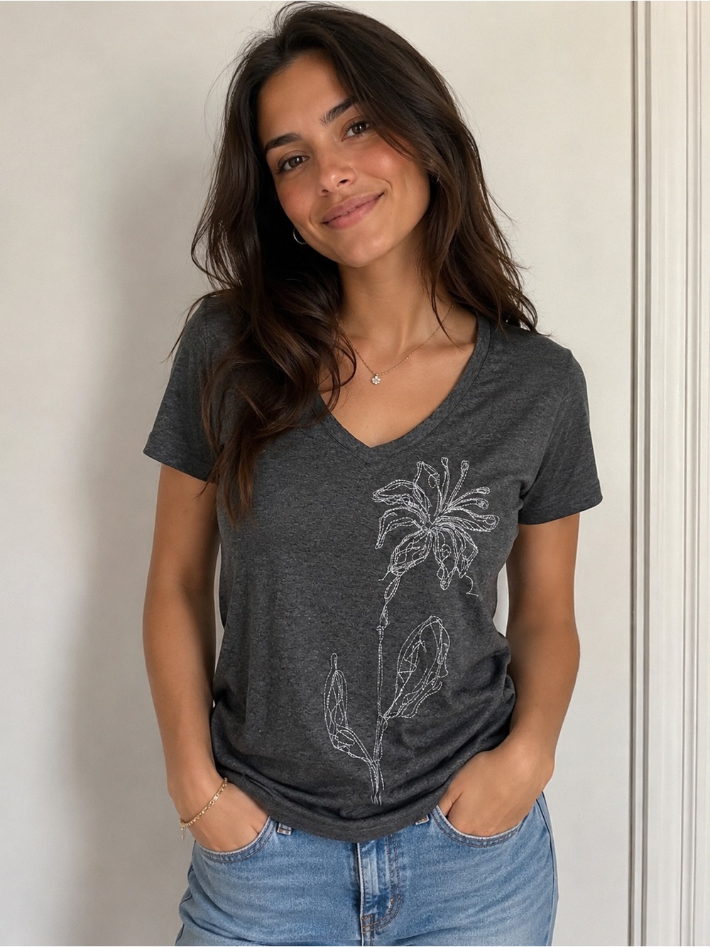 Faded Glory Women’s Large 12-14 Gray V-Neck Floral Embroidered T-Shirt NWT